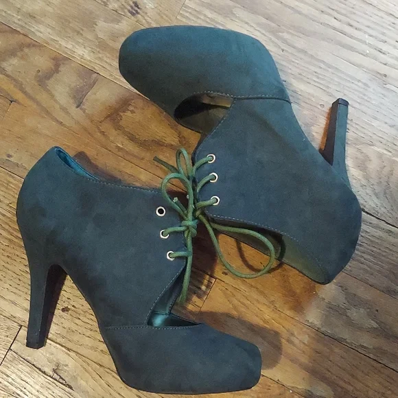 4 For $12 Red Circle Footwear Green Heeled Booties - Picture 7 of 10